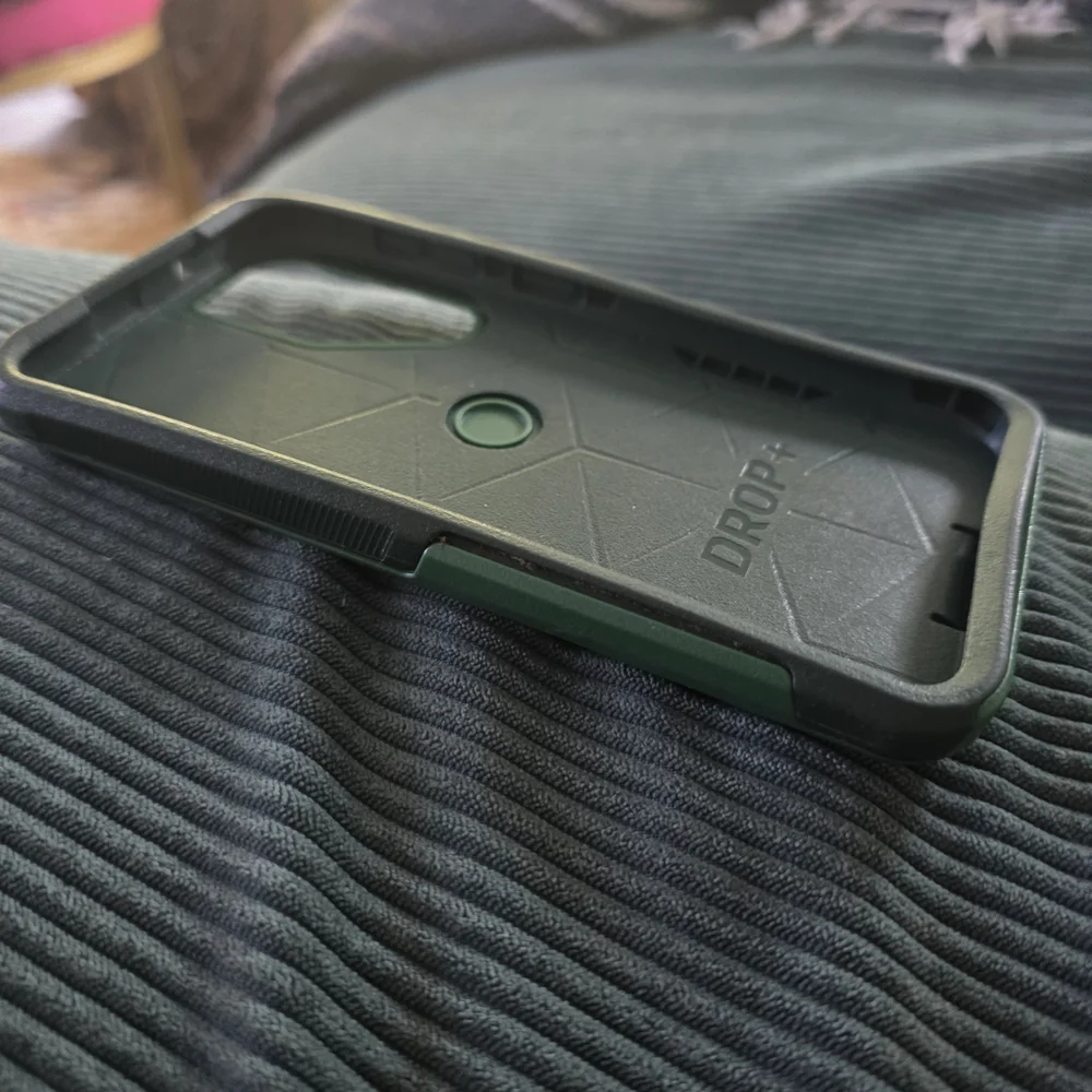 OtterBox Commuter Series Case for Samsung Galaxy S23 - Green - Picture 3 of 4